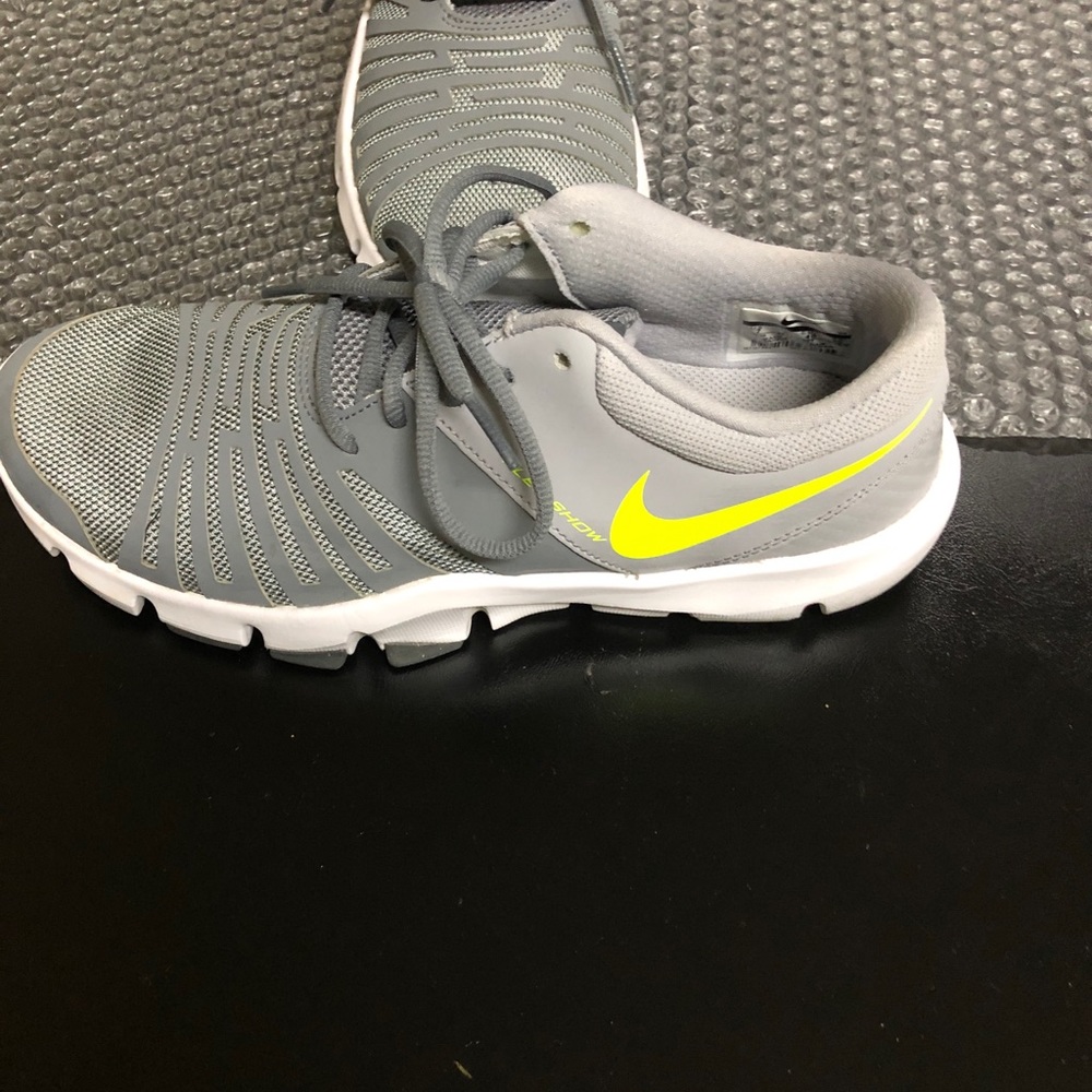 Shoes - Picture 5 of 6